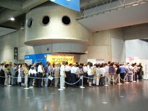 開館前の行列
